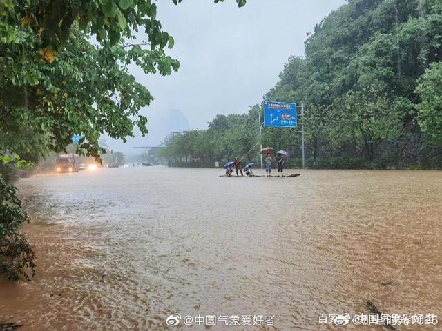 暴雨肆虐引发洪水危机，如何应对自然灾害的挑战